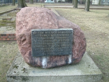 2004 - Pomnik "Spalonym w Barku"