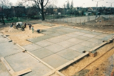 1995 - SP2 - budowa sali gimanstycznej - wylewanie betonu