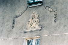 1997 - ul. 3 maja 16 - detal Matka Boża na kamienicy