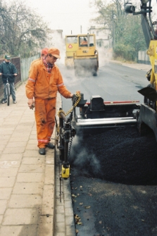 1997 - ul. Dożynkowa - asfaltowanie